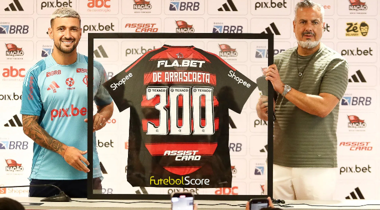 Arrascaeta é celebrado pelo Flamengo e abre o coração: 'Pensei em voltar ao Uruguai, mas aqui é meu lar'
